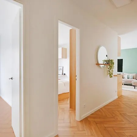 3 Pièces Contemporain Avec Balcon Ensoleillé Parigi