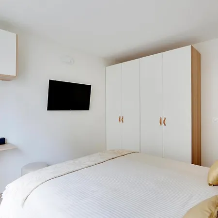 3 Pièces Contemporain Avec Balcon Ensoleillé * Parigi