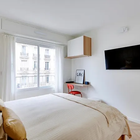 3 Pièces Contemporain Avec Balcon Ensoleillé Parigi